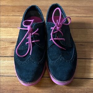 LIKE NEW: Women’s Cole Haan Lunagrad wingtip Oxford shoe. Size 5.5
